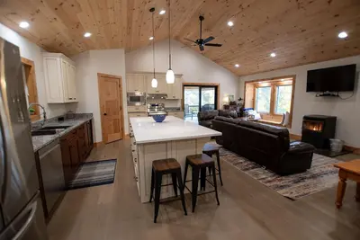 Image de Tree Top Cottage on 15 wooded acres