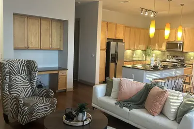 Image de Upscale newly chic Condo 5mins from the Galleria  Mall Houston area