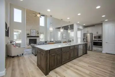 Image de Beautiful Designer Home in Argyle with gym and pool access