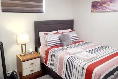 Image de 2 Luxury Bedroom In Basement For 4 People! ! !