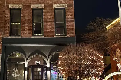Image de The Top Shelf on the Bourbon Trail in Historical Downtown Versailles