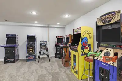 Image de Hot Tub - Arcade Room - Theater - Gym - Sauna