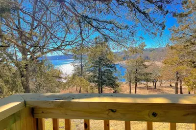 Image de Lakefront charmer with game room, decks, & excellent fishing - near rec center