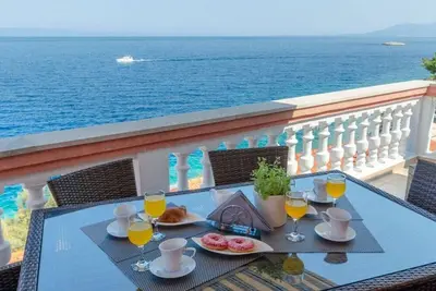 Image de Appartement de deux chambres prés de la plage Prigradica, Korcula (A-22120-a)