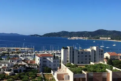 Image de Le Lavandou, Location T2, 4 couchages résidence avec piscine, vue mer