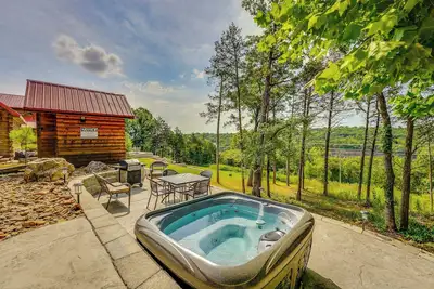 Image de 'Antler's Point' Cabin w/ Patio & Grill in Branson