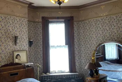 Beautiful historic home! Close to Uc & Otr. 2nd Floor Apartment