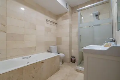 Image de Apartamento de dos Dormitorios con Terraza y Bañera de Hidromasaje