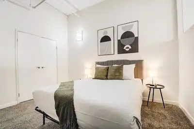 Image de Two CozySuites Apartment with Skybridge Access #1