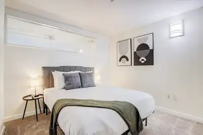 Image de CozySuites - 2br with Direct Skybridge Access #10