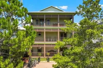 Image de 30a Beach House The Hemingway - Seacrest, Sleeps 10, 4 Bikes Incl, Free Golf
