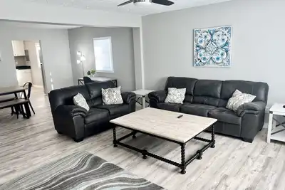 Image de New! Private Home in Portage Lakes! Close to everything!