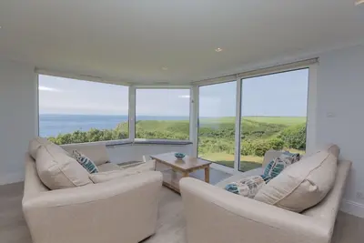 Image de Panoramic sea views, overlooking the beach – on the South West Coast Path
