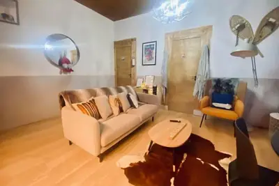 Image de Unique - Déco chalet de montagne sur les quais entre bastille et centre ville.