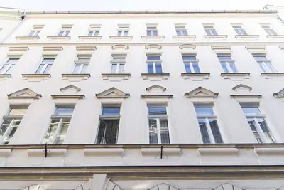 Image de Stay One Step From Hungarian National Museum