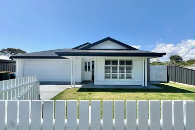 Image de Picketts of Robe - Brand new build centrally located and near golf course