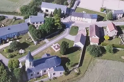 Image de 1 ou 2 chambres chez l'habitant. Maison rénovée. Belle campagne auvergnate.