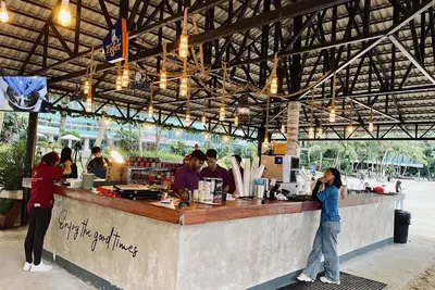 Image de Kid-Loving Poolside Haven: 2br Garden Oasis