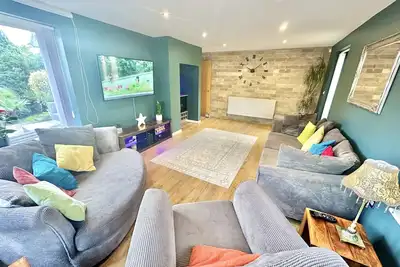 Image de Large Family Home with Hot Tub - Sky Sports - Water Bed - Free Parking