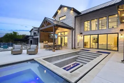 Image de Lbj Retreat - Luxurious Lake Lbj Waterfront - German Farmhouse Getaway