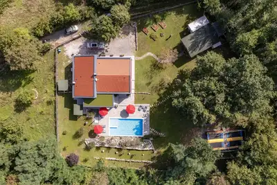 Image de Ferienhaus auf Großem von der Straße Nicht Einsehbarem Grundstück mit Pool