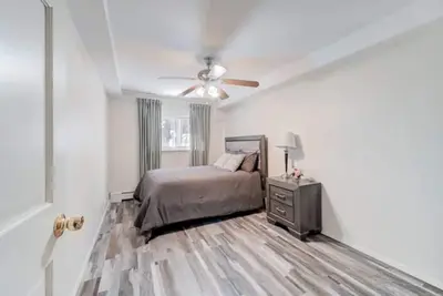 Image de Modern spacious 2 Bd Getaway in vibrant Canarsie Brooklyn with Parking