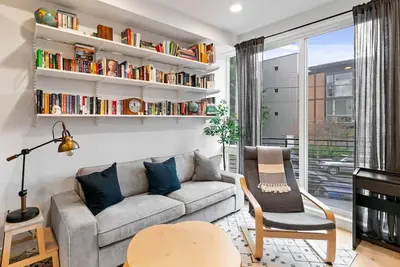 Image de Ravenna Trailside Retreat Walk to Uw and U-Village