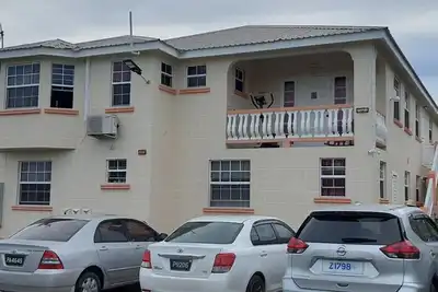 Image de Spacious two bedroom apartment, 6 to 8 minutes drive from the airport