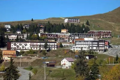 Image de À 10m des pistes de ski, 1er étage, balcon, télévision, casier à ski, 34m², Chamrousse