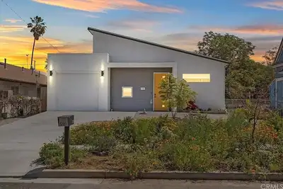 Image de Midcentury Modern Beauty. Long Stay Discount. 5 minutes to Downtown. Love Pets!