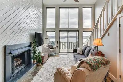 Image de Tennessee River Vacation Rental w/ Deck + View!