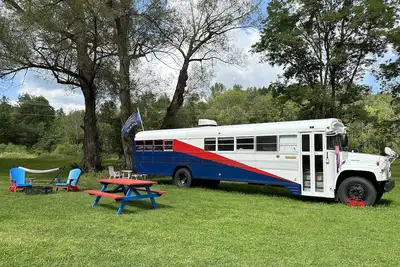 Image de Tailgating Bus on Ischua Creek @ Campground Adventures