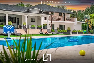 Image de TropicalSports Resort Pool Tennis & Pickleball L50