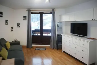 Image de Pied des pistes de ski, 5ème étage, vue pistes de ski, balcon, télévision, casier à ski, 24m²