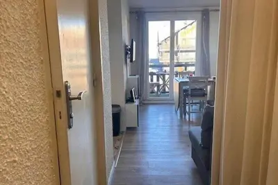 Image de 50m du centre station, 4ème étage, vue montagne, piscine, balcon, télévision, casier à ski, 20m²