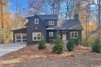 Image de Lake Burton -brand new cabin, paddleboard, kayak, & firepit right on Dicks creek