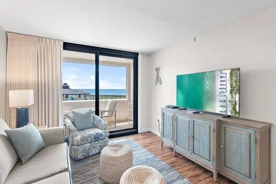 Image de Beach Front at Jetty East! One Free Beach Chair Setup Each Day of Your Stay!