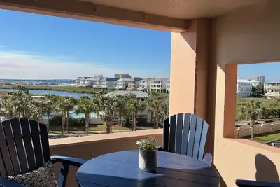 Image de Beautifully Decorated Beach Front at Jetty East! One Free Beach Chair Setup Dail