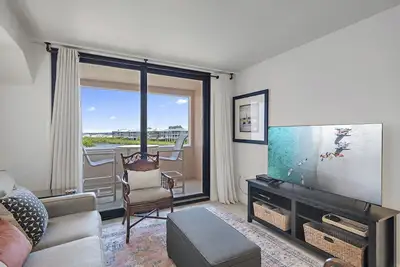 Image de Full Renovation Completed in April 2024! Jetty View at Jetty East! One Free Beac