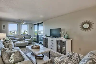 Image de Recently Updated, Comfortable and Spacious! Stunning Jetty Views at Jetty East!