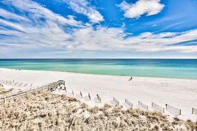 Image de Fabulous view of the Gulf and white sandy beach. One free beach chair set up dai