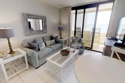 Image de Beach front unit at Jetty East! One free beach chair set up daily.