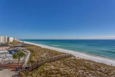 Image de Beach front unit at Jetty East! One free beach chair set up daily.
