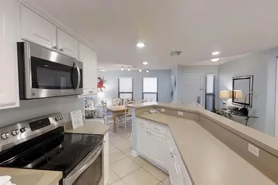 Image de Open Concept Floor Plan! 1 Free Beach Chair Set Up Daily!