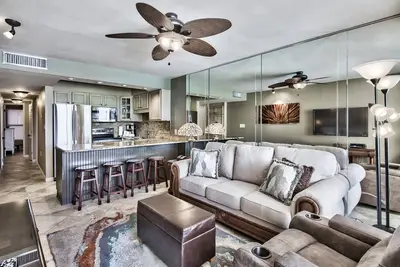 Image de Gulf front Beach view. One free beach chair set up daily.