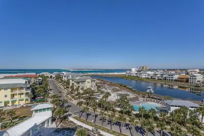 Image de Sunset Jetty View! Enjoy 1 Free Beach Chair Set Up & Umbrella Each Day
