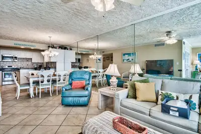 Image de Gulf view/Beach front unit! Enjoy one free beach chair set up and umbrella each