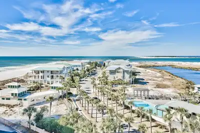 Image de Sunset Jetty View! Enjoy one free beach chair set up and umbrella each day!