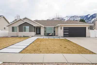 Image de Cozy, Quiet East Bench Basement Apartment