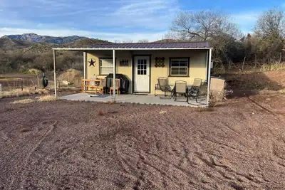 Cozy house w/ min away from outdoor adventures. Hiking, off roading & more.